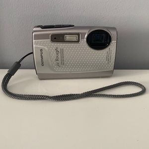 Olympus Stylus Tough 3005 - 12mp/Waterproof (battery+4Gb SD card included)